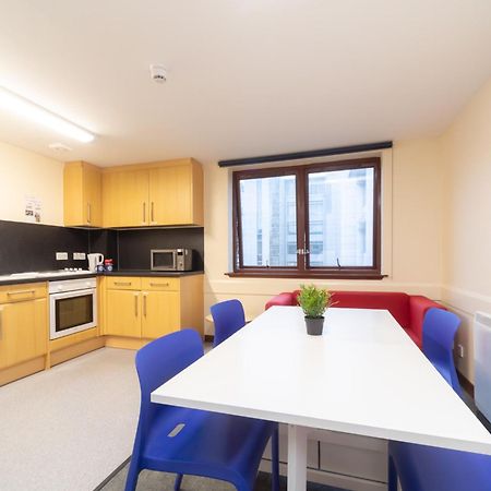 에든버러 Joivy Economy 4 And 5 Bed Flats, Close To Old Town And Royal Mile - Adults Only 아파트 외부 사진