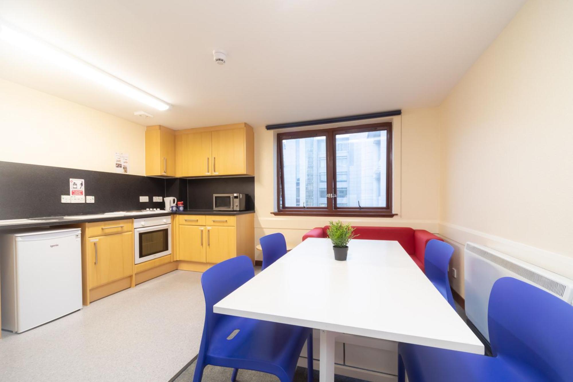 에든버러 Joivy Economy 4 And 5 Bed Flats, Close To Old Town And Royal Mile - Adults Only 아파트 외부 사진