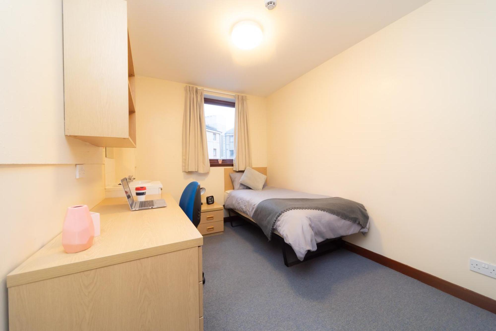 에든버러 Joivy Economy 4 And 5 Bed Flats, Close To Old Town And Royal Mile - Adults Only 아파트 외부 사진