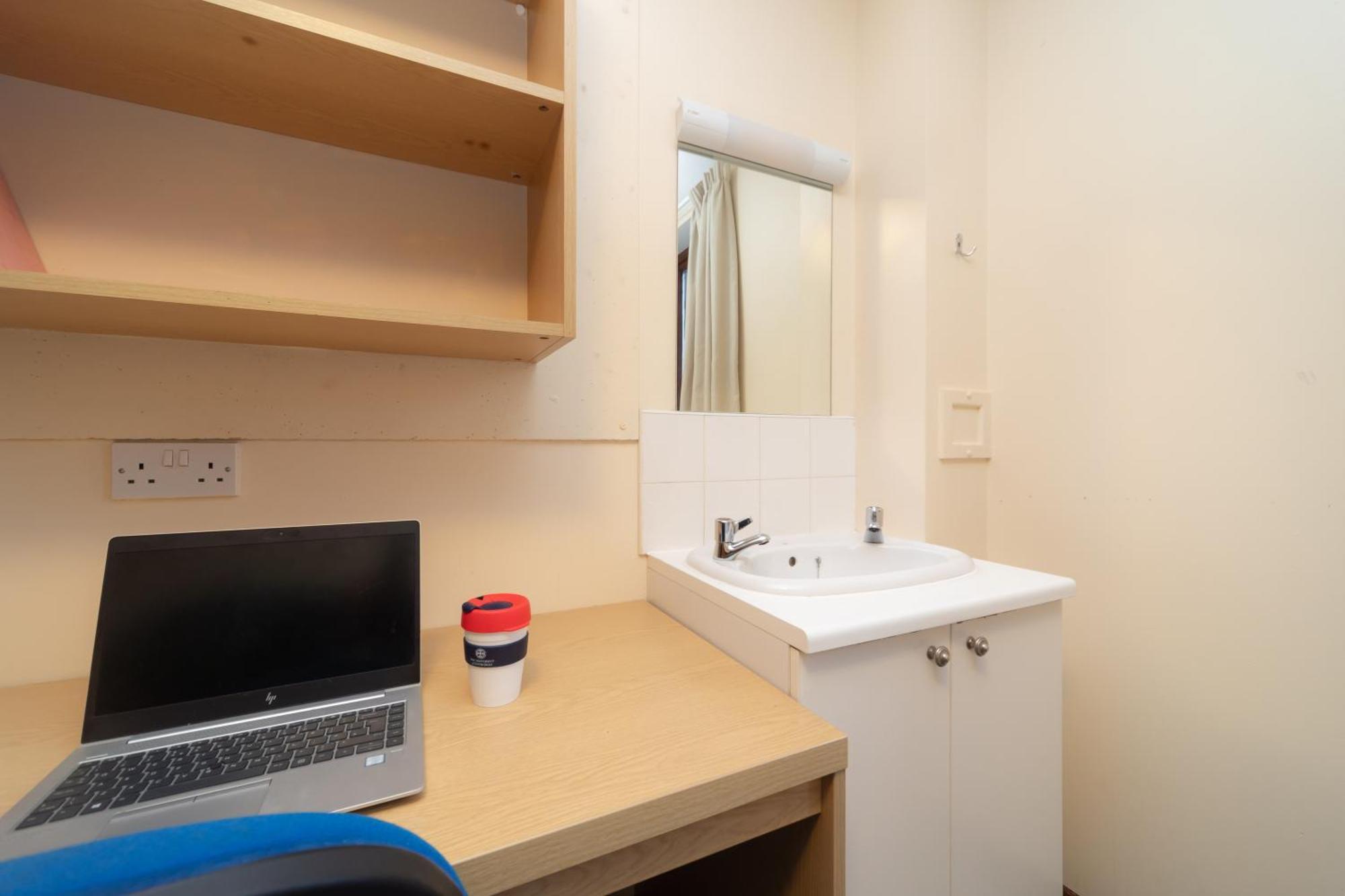 에든버러 Joivy Economy 4 And 5 Bed Flats, Close To Old Town And Royal Mile - Adults Only 아파트 외부 사진