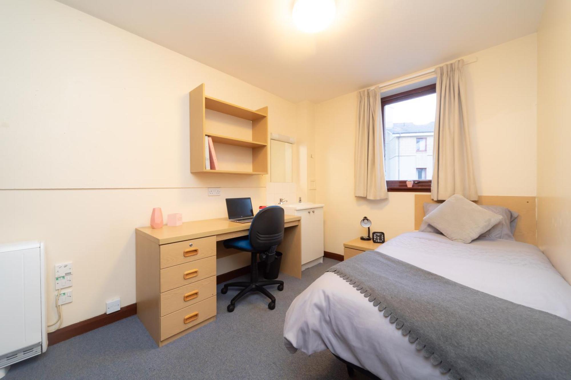 에든버러 Joivy Economy 4 And 5 Bed Flats, Close To Old Town And Royal Mile - Adults Only 아파트 외부 사진