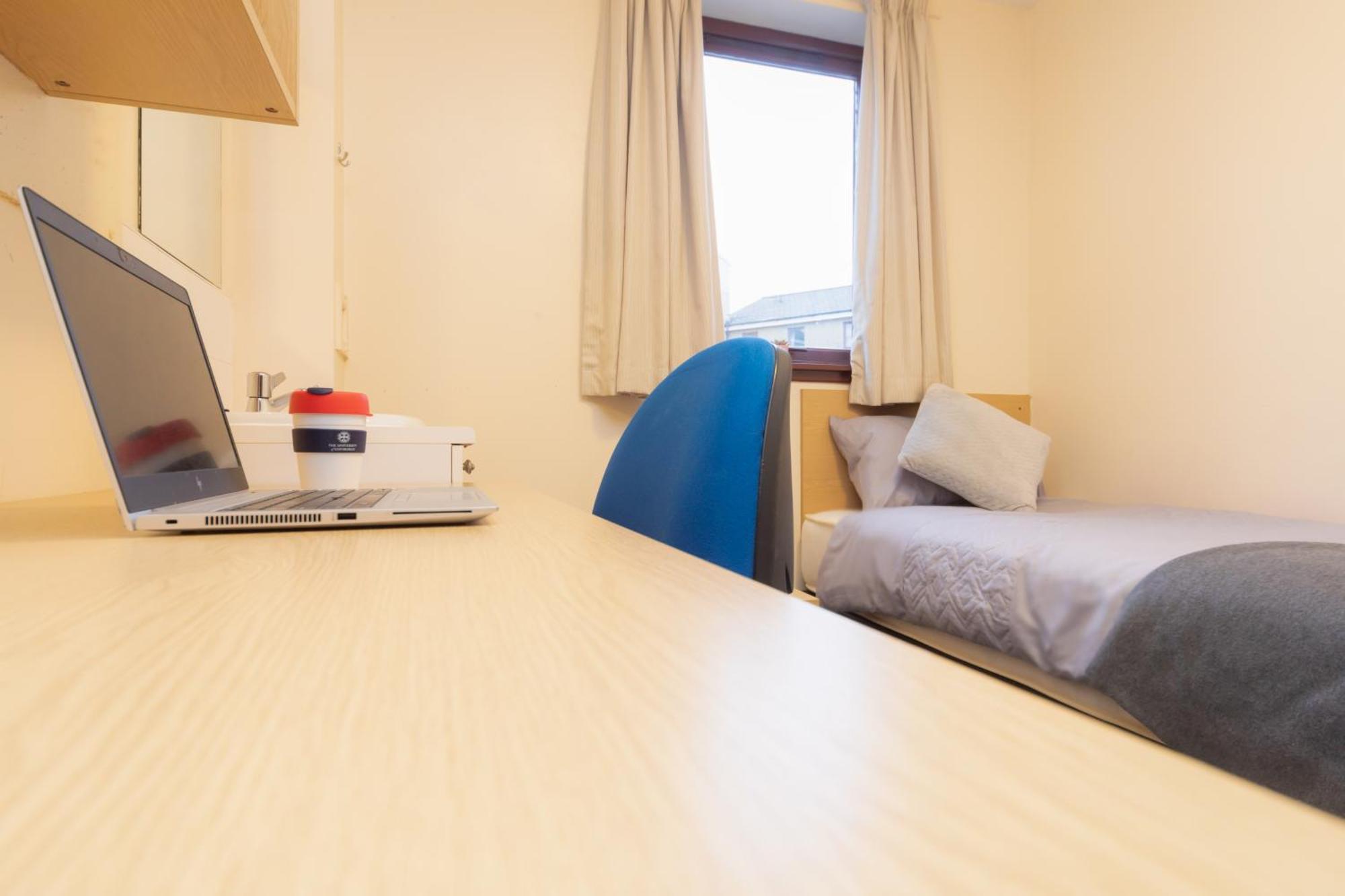 에든버러 Joivy Economy 4 And 5 Bed Flats, Close To Old Town And Royal Mile - Adults Only 아파트 외부 사진