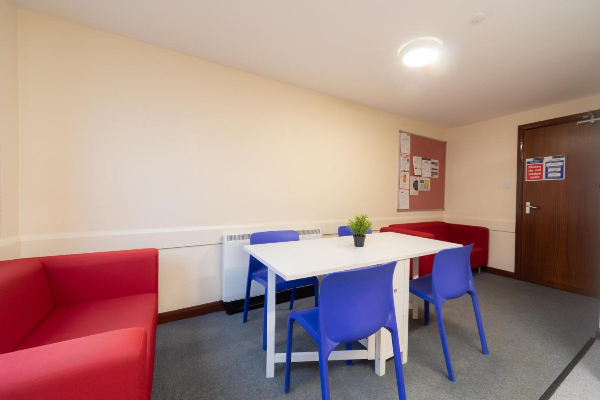 에든버러 Joivy Economy 4 And 5 Bed Flats, Close To Old Town And Royal Mile - Adults Only 아파트 외부 사진