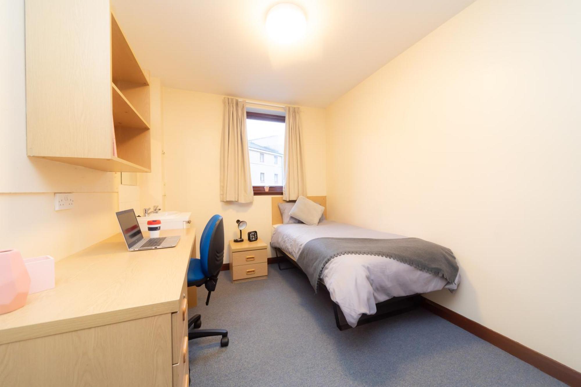 에든버러 Joivy Economy 4 And 5 Bed Flats, Close To Old Town And Royal Mile - Adults Only 아파트 외부 사진