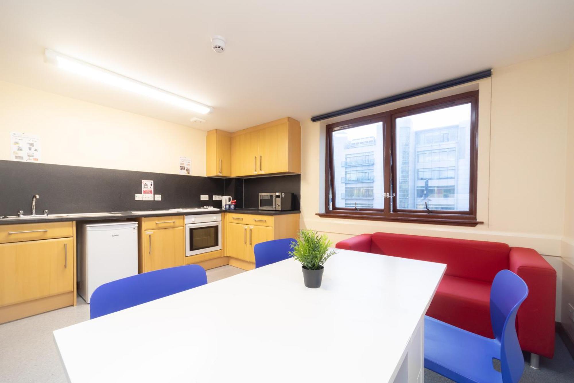 에든버러 Joivy Economy 4 And 5 Bed Flats, Close To Old Town And Royal Mile - Adults Only 아파트 외부 사진